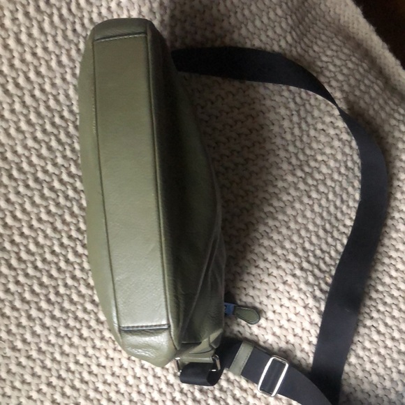 (Gently used) Men’s Coach Messenger Bag - Picture 3 of 4